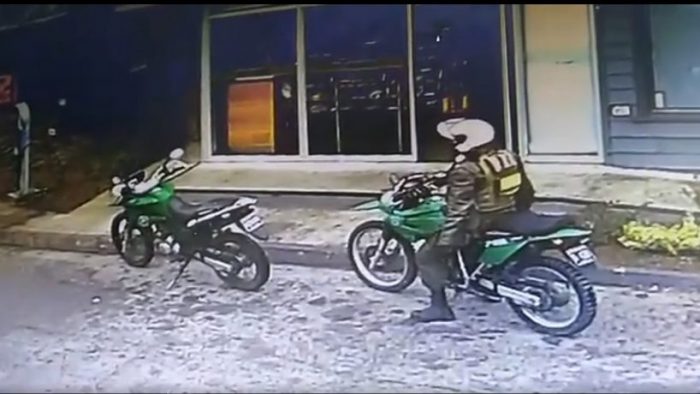 [VIDEO] La caída de un carabinero en moto que se volvió viral en redes sociales