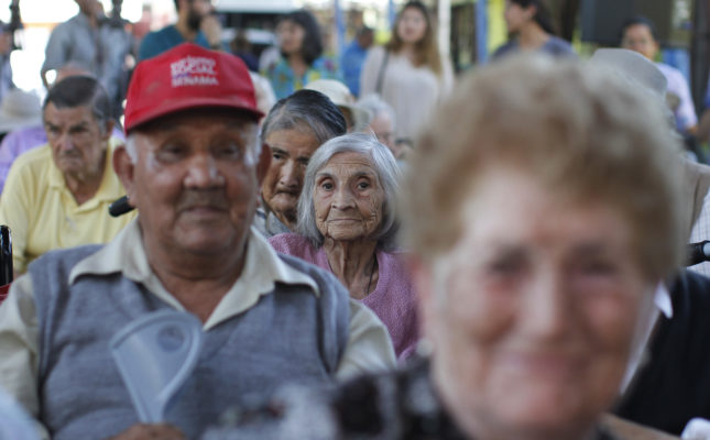 Piñera anuncia medidas para terminar con discriminación a adultos mayores en bancos