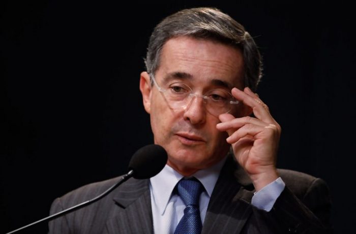 Uribe entra al Supremo de Colombia para indagatoria en su caso más complicado