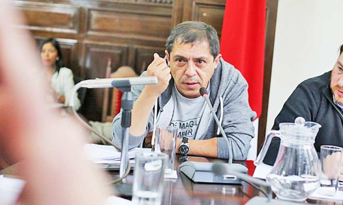 Concejal de Punta Arenas rechaza «bono por asistencia» y lo dona a instituciones de la ciudad