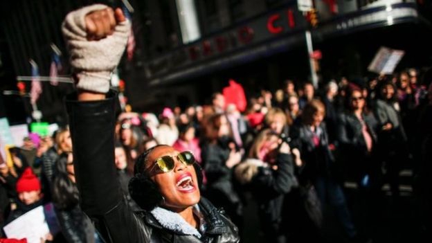 «Nosotras somos la resistencia»: las imágenes de las Marchas de las Mujeres en Estados Unidos a favor de la igualdad y en protesta por el primer año de gobierno de Trump