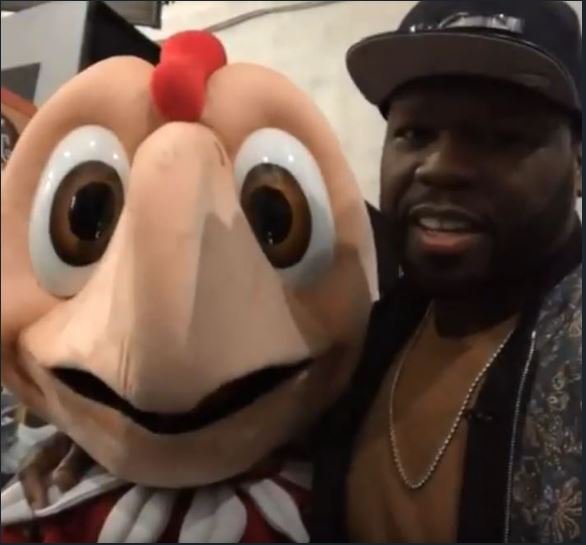 [VIDEO] El utópico encuentro con beso incluído entre Condorito y el rapero 50 Cent