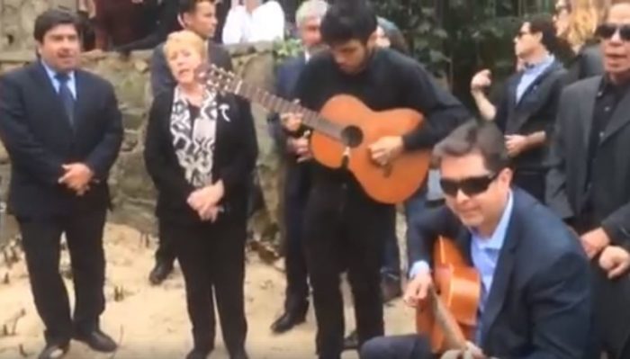 [VIDEO] Bachelet sorprendió cantando cueca en emotivo entierro de Nicanor Parra