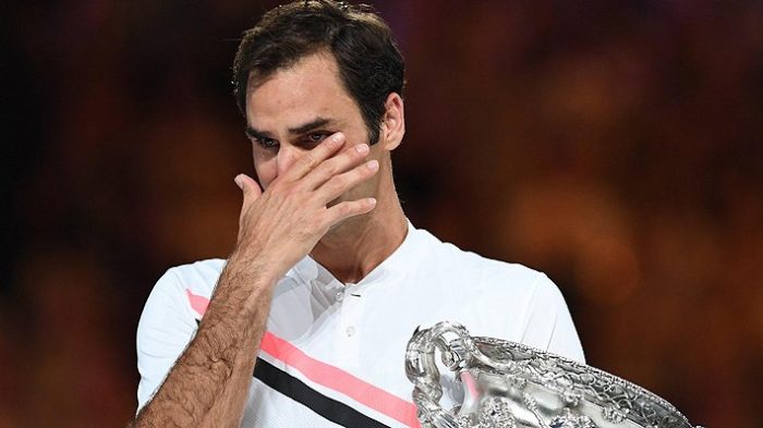 [VIDEO] El desconsolado llanto de Roger Federer tras ganar el Abierto de Australia