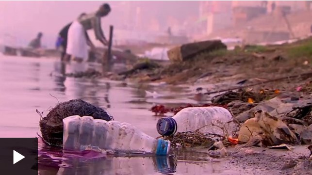 [VIDEO] Cómo el plástico arrojado al río Ganges se convirtió en uno de los mayores contaminantes de los océanos del mundo