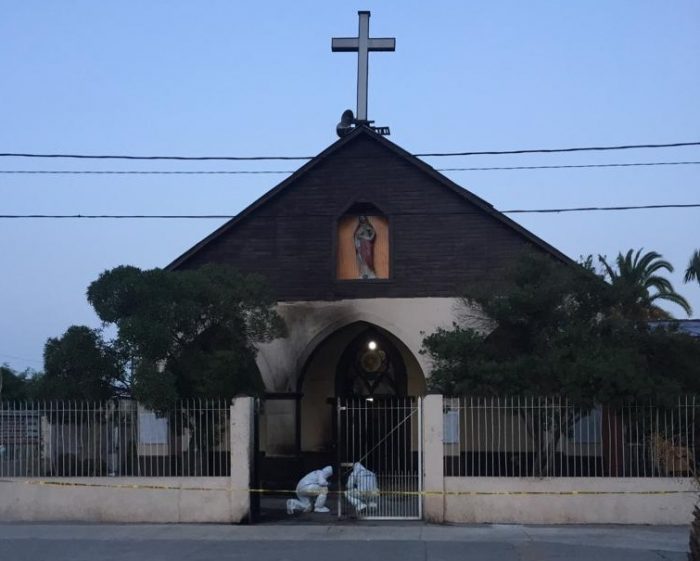 Nuevo ataque incendiario contra una iglesia en Santiago