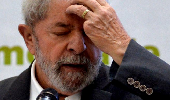 Un juez ordena retener el pasaporte de Lula y le prohíbe salir de Brasil