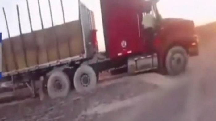 [VIDEO] Camionero peruano dañó parte de las milenarias Líneas de Nazca para evitar un peaje
