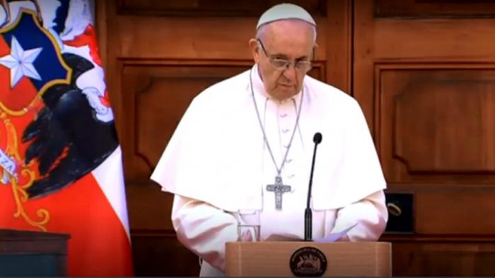 [VIDEO] Los dispares saludos del Papa Francisco a Sebastián Piñera y a Ricardo Lagos
