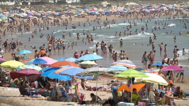 Chilenos gastarán en promedio $171 mil estas vacaciones 2018
