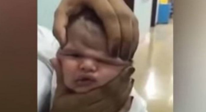 [VIDEO] Enfermeras son despedidas por maltrato a recién nacido en hospital de Arabia Saudita