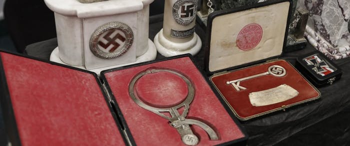 Cinco hermanos van a juicio en Argentina por traficar reliquias nazis