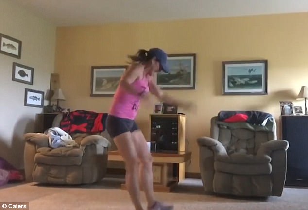[VIDEO] Mujer que grababa su rutina de ejercicios capta el doloroso sonido de su tendón de Aquiles rompiéndose