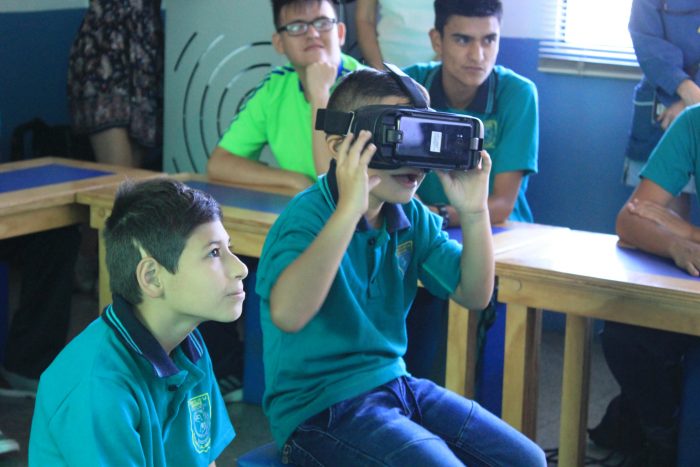 Inclusión y tecnología: escolares con discapacidades auditivas aprenden con Realidad Virtual