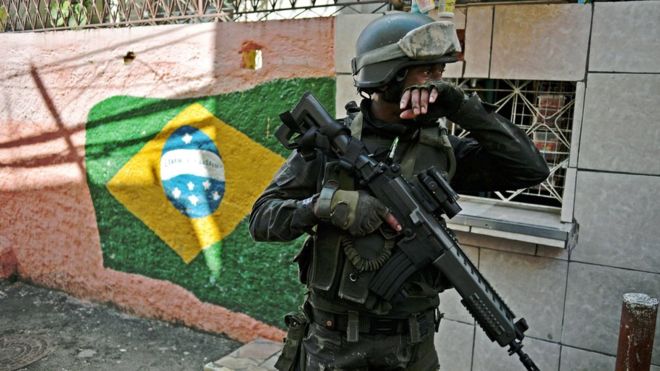 «No podemos seguir aceptando pasivamente la muerte de inocentes»: 4 claves tras la decisión de Michel Temer de militarizar la seguridad de Río de Janeiro