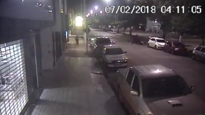 [VIDEO] Ladrón es atropellado por sus cómplices mientras huían tras un robo
