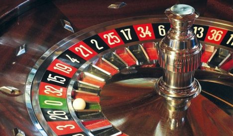 Fiscalía pide 18 años de cárcel para líder de casinos clandestinos que funcionaban en centro de Santiago