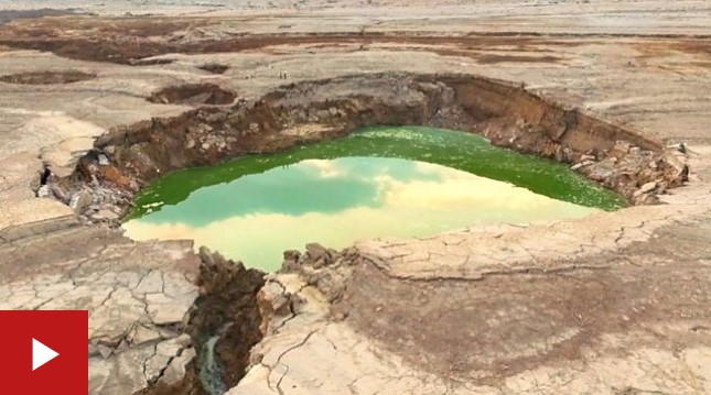 [VIDEO] La excepcional belleza de la devastación provocada por los socavones del Mar Muerto