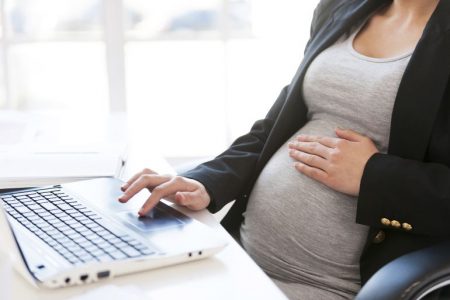 La presión sobre la maternidad en las mujeres: un dilema ante la crisis de natalidad