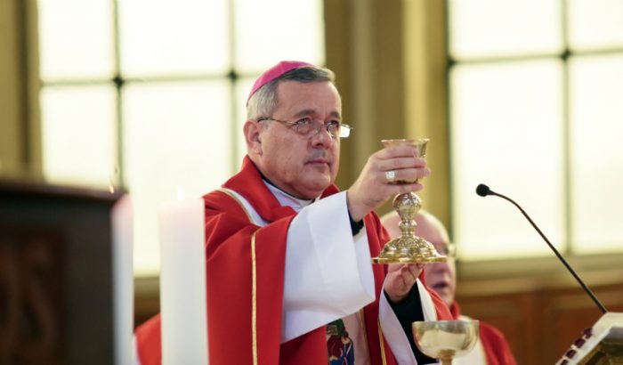 Comitiva del Vaticano interroga a Obispo Barros tras tomar declaraciones a las víctimas de Karadima