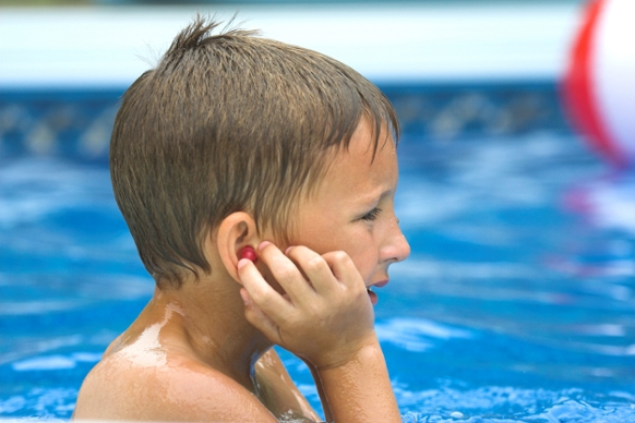 Temporada de piscina: Los cuidados que se deben tener con los oídos durante el verano