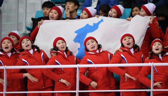 [VIDEO] La hipnótica y sincronizada presentación de las cheerleaders de Corea del Norte durante los Juegos Olímpicos de Invierno