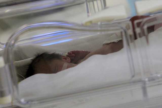 Padre de recién nacido fallecido en clínica Alemana: «Todavía no lo asumo»