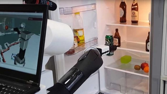 [VIDEO] El mejor amigo del hombre: diseñan robot que puede traerte la cerveza desde el refrigerador