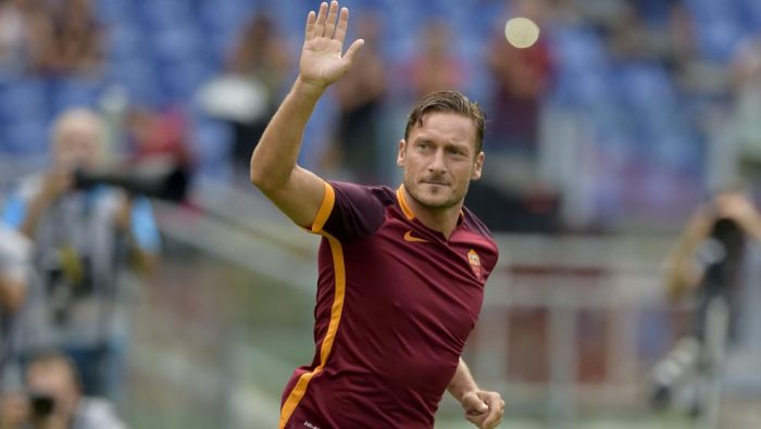[VIDEO] El inesperado apoyo de Francesco Totti a la U desde Italia