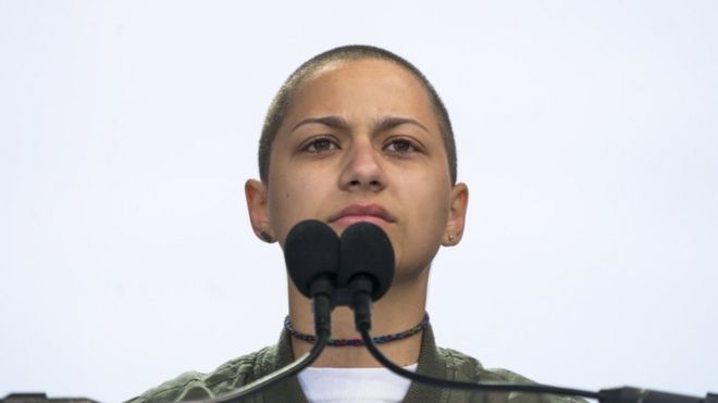 El contundente silencio de Emma González, sobreviviente del tiroteo en Parkland, en su discurso de «6 minutos y 20 segundos» durante la marcha contra las armas en Estados Unidos