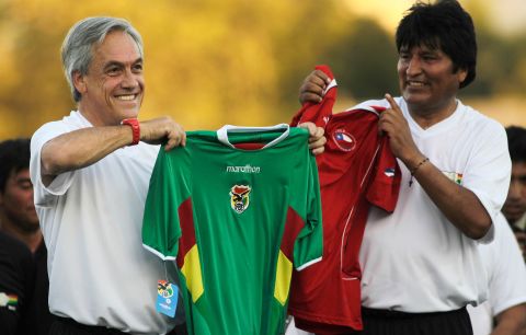 [VIDEO] Evo Morales se muestra más amigable e invita a Piñera a jugar fútbol en Bolivia