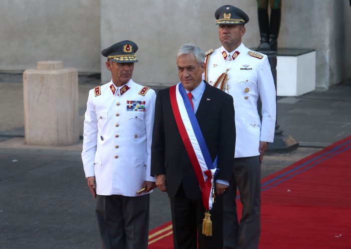 [VIDEO] El primer saludo de la Guardia del Palacio a Sebastián Piñera tras su arribo a La Moneda