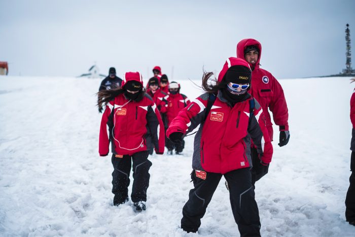 Concurso estimula la ciencia bajo cero: buscan estudiantes de todo Chile para viajar a la Antártica