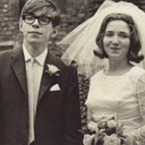 Las dos esposas de Stephen Hawking