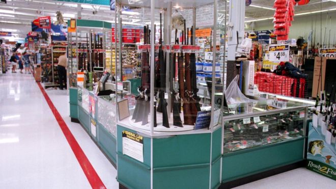 Walmart y otras grandes compañías de EE.UU le dan la espalda a la Asociación Nacional del Rifle tras el tiroteo en Florida