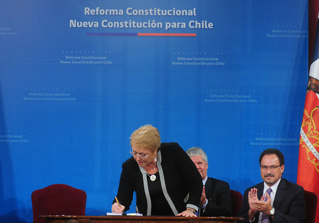Presidenta Bachelet firma proyecto de ley para la Nueva Constitución y responde a críticas: «Vamos a gobernar hasta el último día»