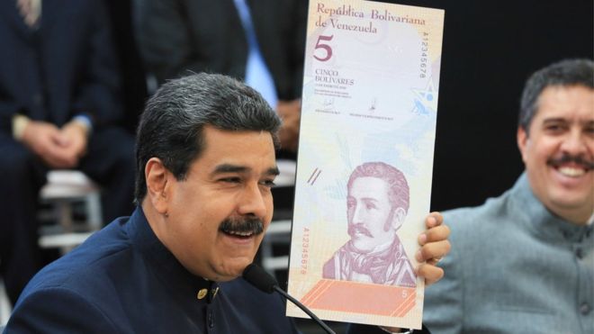 Venezuela le quita 3 ceros a su moneda, el bolívar, y reemplaza de nuevo sus billetes en medio de la hiperinflación