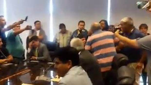 [VIDEO] Tranquilos: reunión del Consejo Regional de Tarapacá termina con una guerra de garabatos