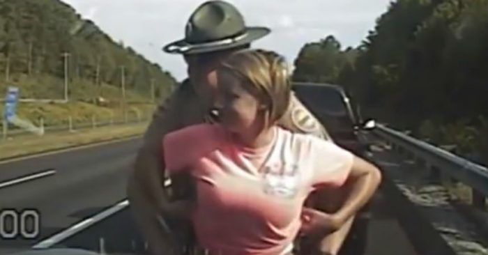 [VIDEO] Estados Unidos: Conductora denuncia que fue manoseada por policía en control carretero