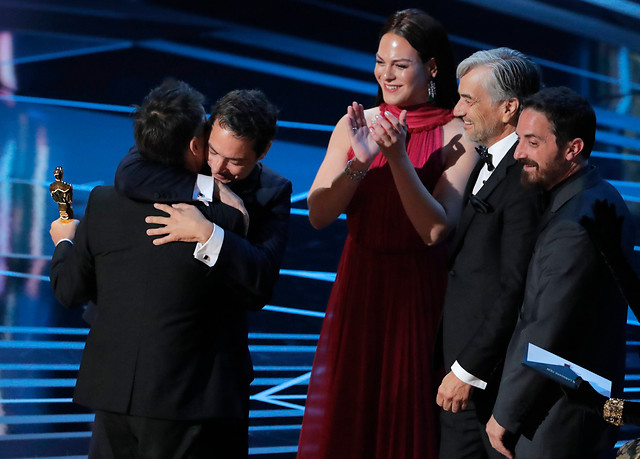 Equipo de Una mujer fantástica ya está en Chile: Daniela Vega y Sebastián Lelio arribaron en el país tras ganar un Oscar 