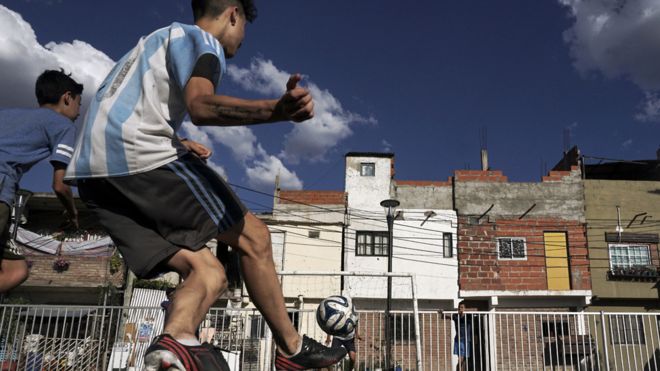El escándalo por las denuncias de abuso sexual de menores que sacude al mundo del fútbol en Argentina