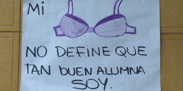 Escolar fue sancionada en el colegio por no usar sostén: «La ropa no define nuestra capacidad»