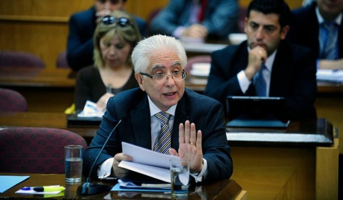 Ministro Aránguiz criticó la «agresividad» de Juica sobre dichos de Hernán Larraín