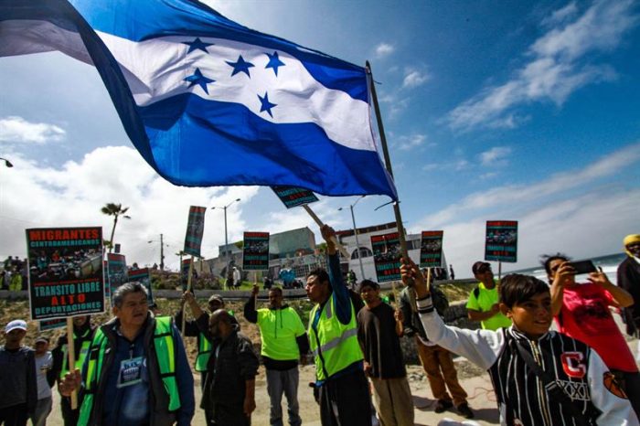 Activistas acusan a EE.UU. de desalentar las peticiones de asilo de la caravana de migrantes