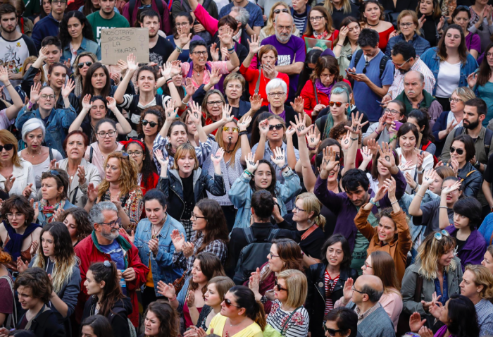 Indignación no sólo de grupos feministas generó la sentencia a «La Manada»: hay protestas por toda España