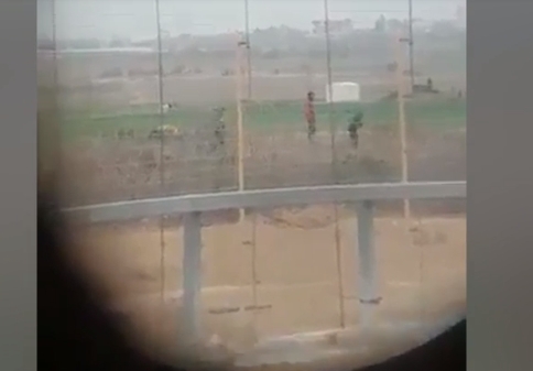 [VIDEO] Francotirador israelí dispara contra un ciudadano palestino que se encontraba desarmado