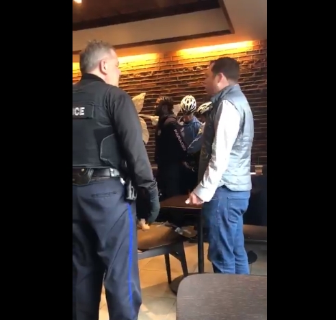 [VIDEO] Los detuvieron en local de café por no ordenar nada