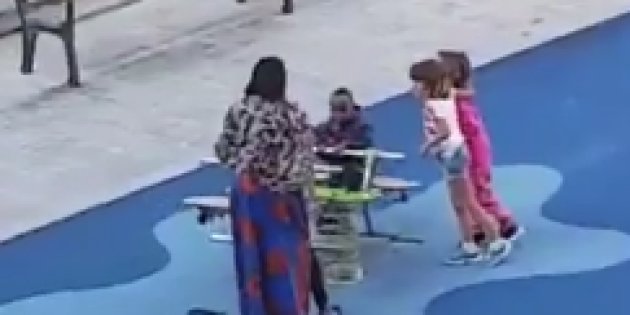 [VIDEO] Indignación por agresión racista de parte de menores a un niño en un parque