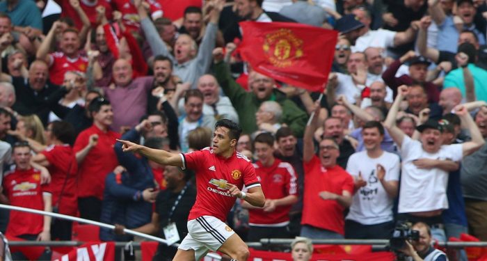 El extraordinario cabezazo de Alexis Sánchez que le entrega el empate transitorio al Manchester United en la semifinal de FA