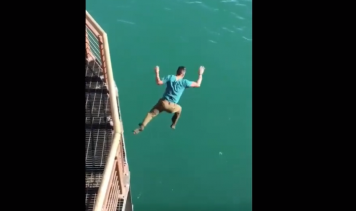 [VIDEO] Heroico carabinero saltó de un muelle para salvar a una mujer en Viña del Mar